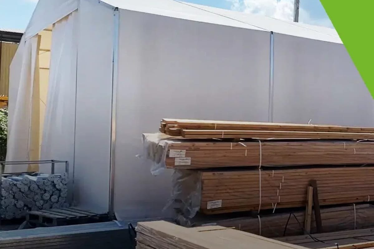 Hoe installeert u een tentpaviljoen op schroefpalen?